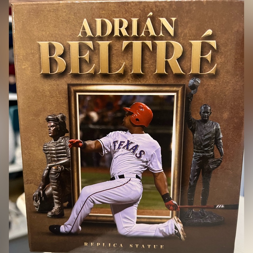 Texas Rangers Adrián Beltré Replica Statue